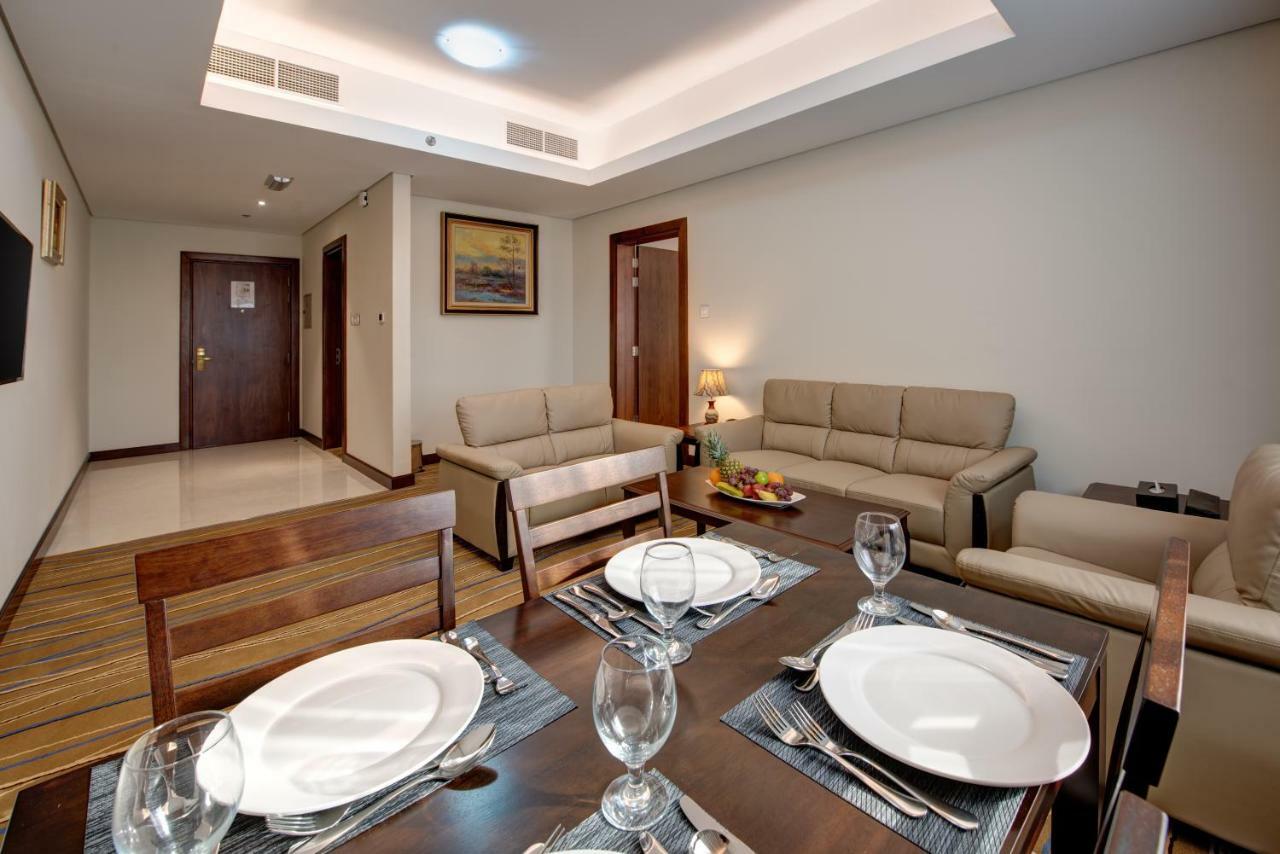 Center Hotel Charjah Extérieur photo