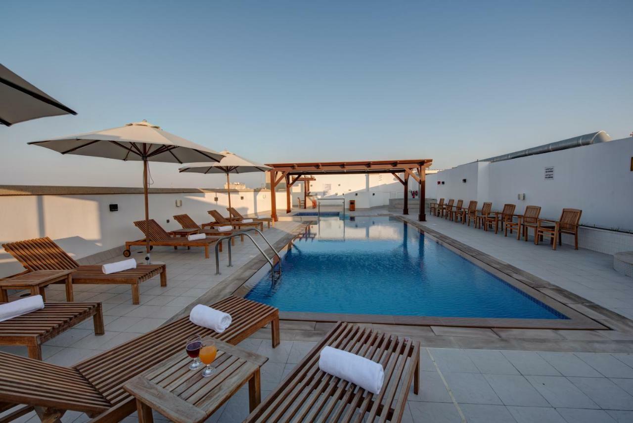 Center Hotel Charjah Extérieur photo