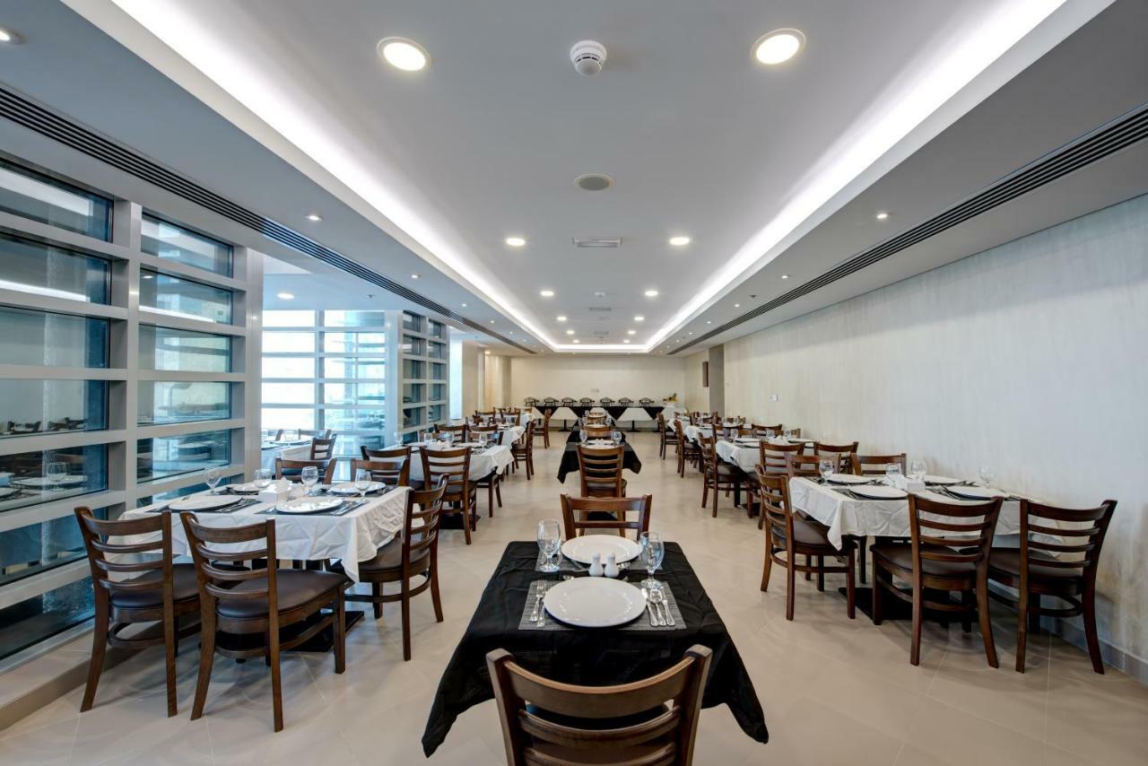 Center Hotel Charjah Extérieur photo